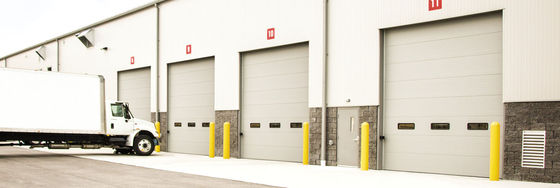 Design moderno seccional industrial 50mm~80mm espessura seccional isolado porta de garagem, portas seccionais comerciais