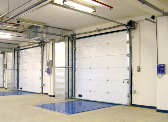 Portas seccionais com isolamento de poliuretano Espessura do painel de rolos de garagem 40 mm - 80 mm