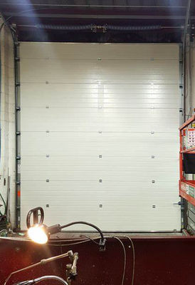 Elevador secional aéreo de aço comercial da porta que desliza o armazém 1,0 com a isolação térmica de M2K