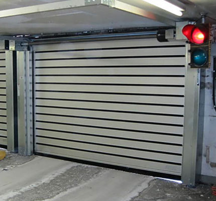 Prova espiral de alta velocidade comercial da oxidação da porta para a área de estacionamento subterrânea