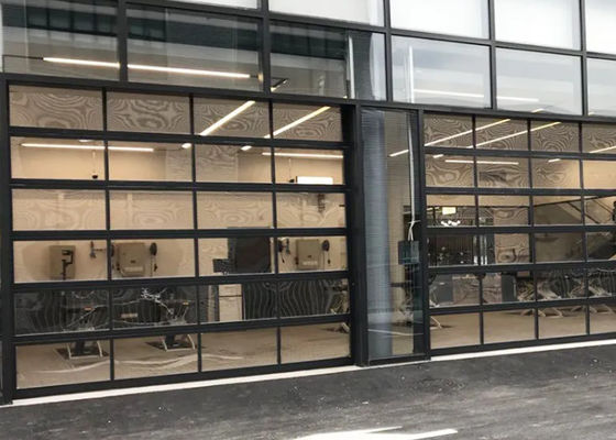 Porta seccional de alumínio comercial com painéis de vidro e controle remoto de revestimento em pó