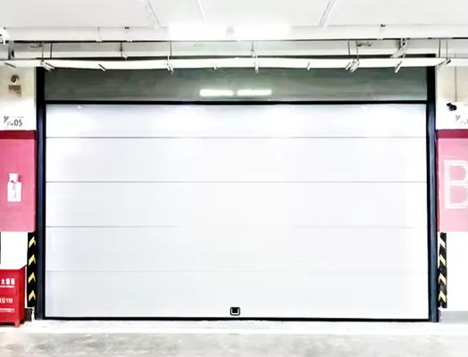 Portas seccionais de aço duplo de pele com manobras trancáveis de controle remoto Portas de rolamento de garagem vertical
