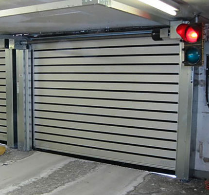 Porta de rolamento de segurança em espiral de alumínio transparente rápida rápida 2m/s