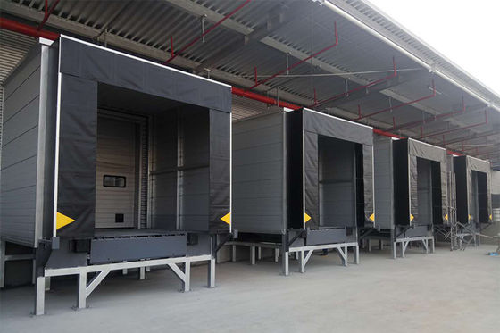 Abrigos de porta-aviões infláveis com resistência UV para fácil instalação Abrigos de contentores de PVC Seccional Industrial