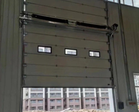 Portas de garagem seccionais isoladas de aço cinza