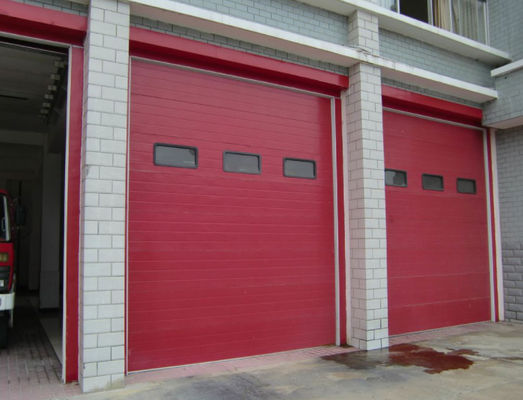 Portas de garagem seccionais isoladas de aço cinza