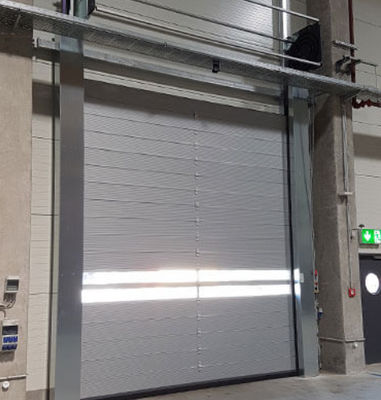 Portas de garagem seccionais isoladas personalizadas com espuma de poliuretano à prova de vento à prova de som e à prova térmica