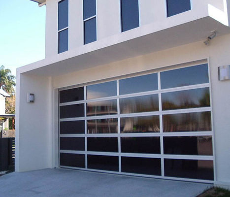 Excelente isolamento resistência à água classe 3 vidro transparente porta de garagem seccional estilo de design moderno