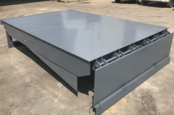 Dock Door Levelers Workshop Automatic Dock Plate 25000-40000LBS Design seguro com altura de convés e barras de segurança personalizáveis