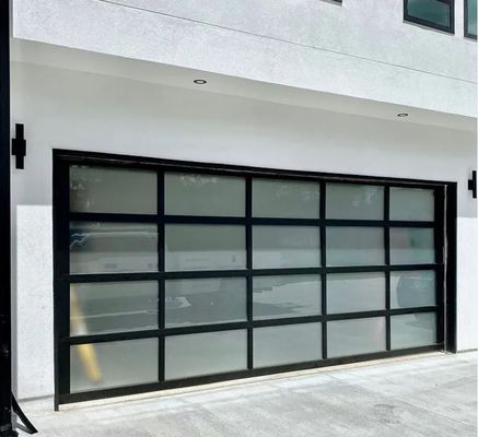 Automático eléctrico de rolagem exterior Segurança Alta resistência à água Classe 3 Porta de garagem transparente Porta de garagem seccional de vidro