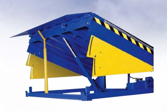 Estacionamento de niveladores de portas de doca Plataforma automática de doca 25000-40000LBS Design seguro Alturas personalizadas do convés Plataforma de elevação hidráulica personalizável Rampa de doca niveladora Rampa de carregamento de contêineres para logística