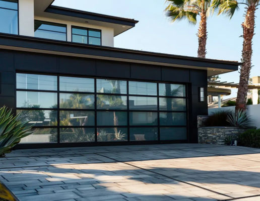 Estilo de design moderno estanqueidade à água classe 3 vidro transparente porta de garagem seccional com isolamento acústico