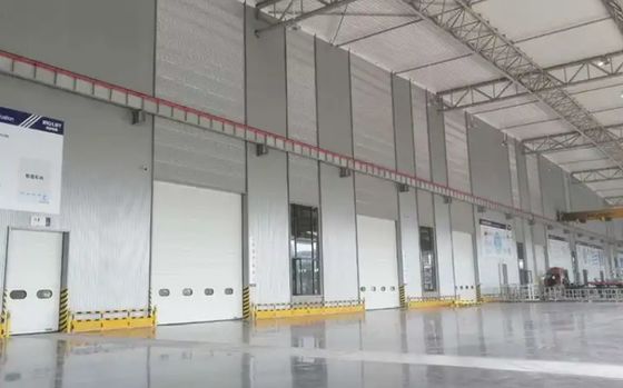 Estação de Bombeiros Automática Porta de Elevação Industrial Pesada Porteira de Elevação Industrial Porteiras Seccionais de Painel de PU com Design Sequenciado e Portas Seccionais Industriais