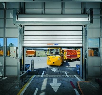 Sistema de segurança com sensor fotoelétrico e velocidade de fechamento de 0,8 m/s para eficiência, para porta espiral de alta velocidade transparente de alumínio exterior de alta qualidade industrial isolada personalizada.