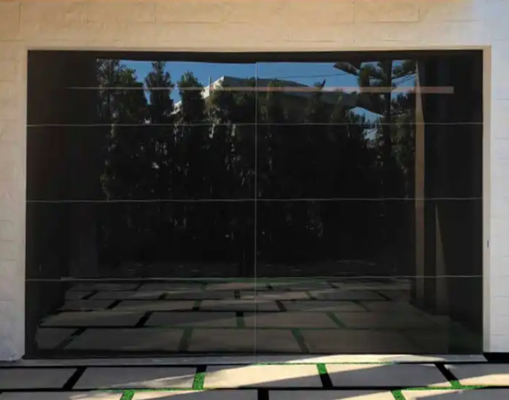 China Fornecedor de alumínio clara vista completa personalizada resistência à água classe 3 vidro transparente porta de garagem seccional manual ou abertura automática tipo marrom