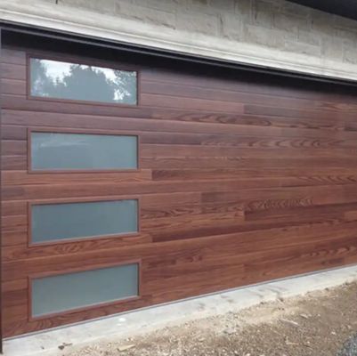 Porta de Enrolar Seccional para Armazém com Isolamento de 50mm-80mm de Espessura e Acabamento com Pintura Eletrostática