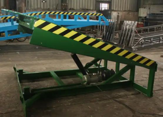 Oficina Automática Varejista Preço Fixo de Fábrica Nivelador de Doca Hidráulico 8-15 toneladas Plataforma Elevador Doca Rampa empilhadeira Rampa de Carregamento Doca Nivelador