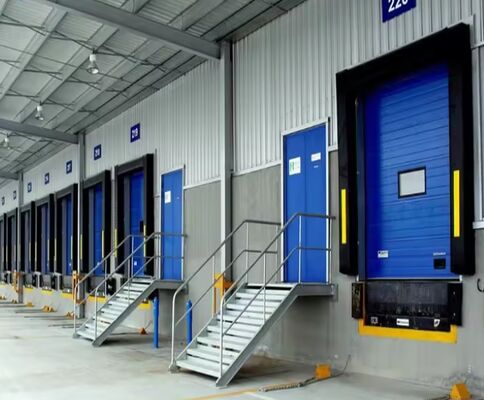 Abrigo de porta de doca com sistema de carregamento ajustável de alta durabilidade, construído para aplicações industriais, Fábrica de Tecnologia Wuxi, Abrigo de doca de contêiner de carregamento inflável