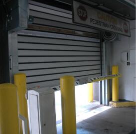 Porta Rápida de Enrolar em PVC com Alta Segurança e Redução de Ruído, Aço Inoxidável 304, Ideal para Aplicações Industriais