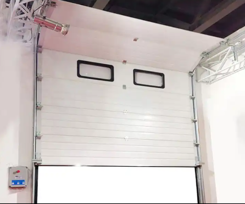 Portas aéreas seccionais comerciais de redução de ruído Estação de bombeiros Portas seccionais industriais Portas seccionais de aço Formada automática