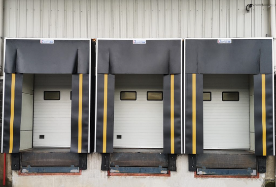 Sistema de carregamento ajustável de aço galvanizado para docas industriais, solução durável para áreas de carga de armazéns