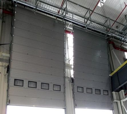 Portas de garagem seccionais com isolamento de cor personalizada Porta superior comercial