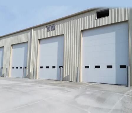 Portas secionais de aço galvanizadas da garagem, largura secional comercial das portas 420mm-530mm