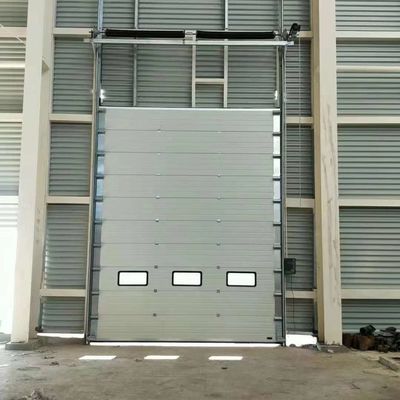 Porta secional industrial automática que Waterproofing em cima 10mm isolado