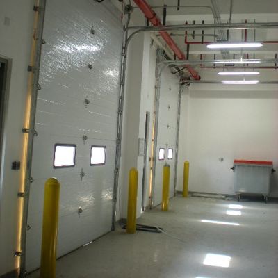 Colora porta aérea secional industrial revestida, portas secionais de aço da garagem