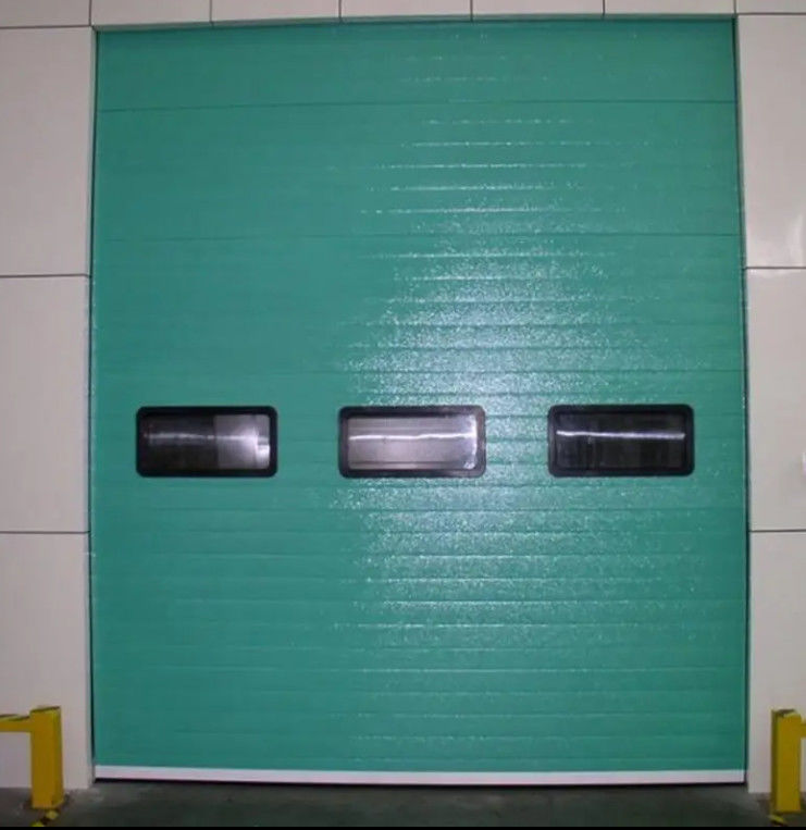 Portas seccionais isoladas de aço com isolamento de espuma de poliuretano e cores personalizáveis