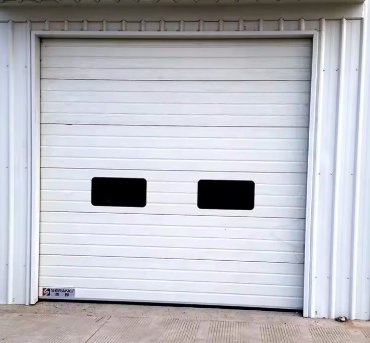 Portas seccionais de aço isolado com espuma de poliuretano Isolamento de elevação vertical Porta seccional de aço deslizante de metal