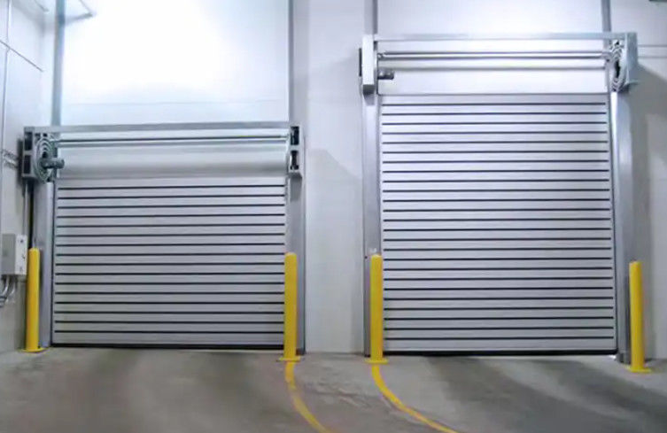 Porta em espiral motorizada de alta velocidade com sensor fotoelétrico 0,8m/s Velocidade e 220V/50HZ Fornecimento de energia Industrial automática