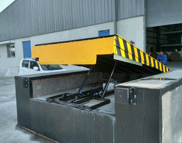 10000-20000 Lbs Loading Dock Levelers Galvanizado aço cortinas de segurança e barras no local de montagem