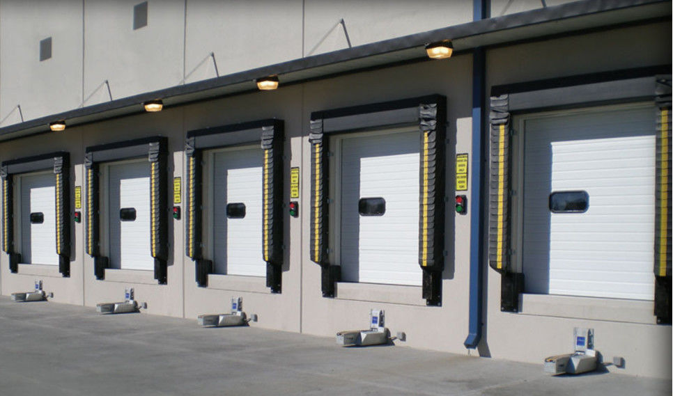 Cores personalizadas de PVC de baixa manutenção Abrigos de portas de docas Sistema de carregamento Automático de vedação de docas de PVC Armazém Industrial