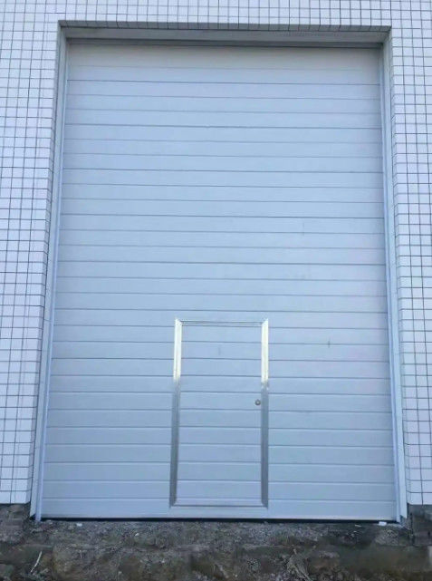 Porta de alojamento de limiar de alumínio seccional 50 mm-80 mm espessura isolada Flap isolado personalizado painel de elevação vertical usado