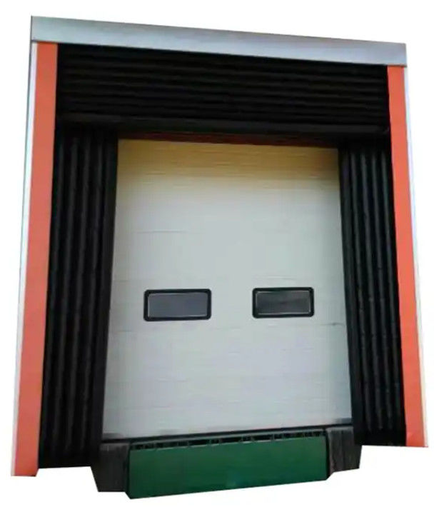 Sistema de carregamento ajustável Abrigo de porta de doca Construção de borracha de plástico de PVC Eficiência energética Boa vedação entre a porta da doca e o caminhão