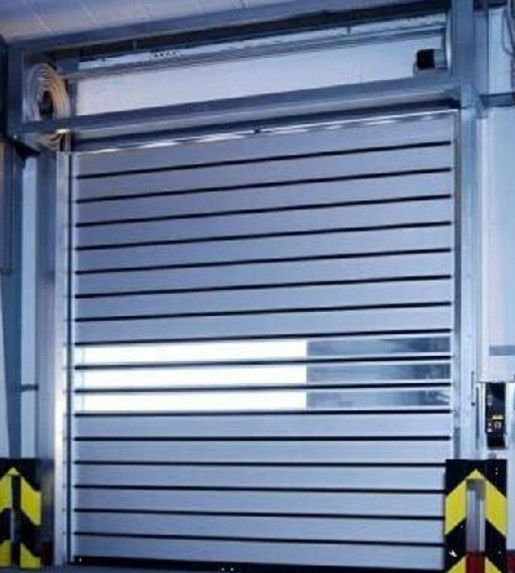 Portas automáticas de rolos de aço 50 mm-80 mm espessura seccional isolada porta de garagem comercial com design de painel plano ou contornado