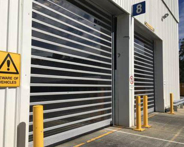 Porta espiral transparente de alumínio de alta velocidade com velocidade de fechamento de 0,8 m/s e alimentação de 220V/50HZ