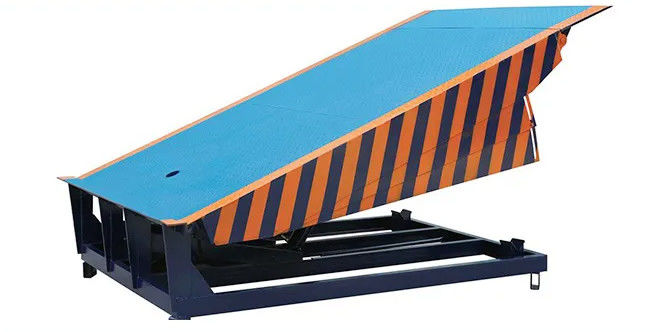 Atividades de trabalho pesado Automático Dock Plate Dock Door Levelers 25000-40000LBS Design seguro para operações de capacidade de doca