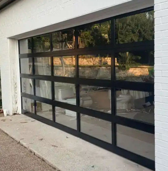 Porta de garagem seccional de alumínio de alta segurança Transparente