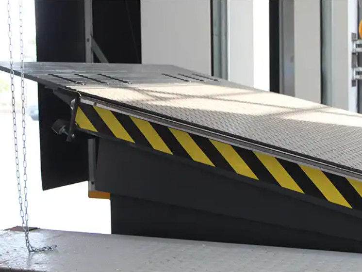 Niveladores de Docas Verticais com Tesoura Mecânica e Motor Elétrico para Portas de Docas de Oficinas, Placa de Docagem Automática 25000-40000LBS Segura