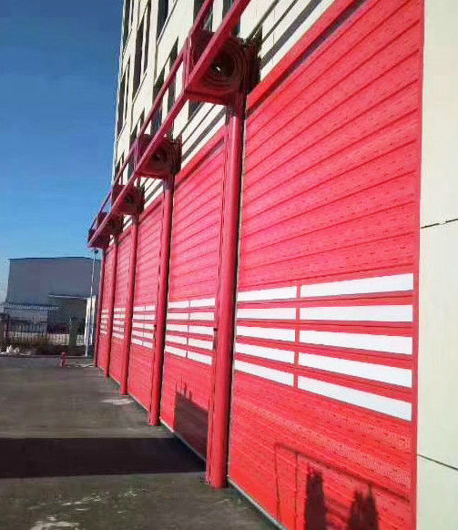 50 mm-80 mm Espessura manobras de aço porta seccional superior isolada para edifícios comerciais