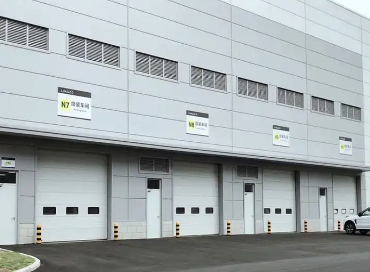 Estação de Bombeiros Automática Porta de Elevação Industrial Pesada Porteira de Elevação Industrial Porteiras Seccionais de Painel de PU com Design Sequenciado e Portas Seccionais Industriais