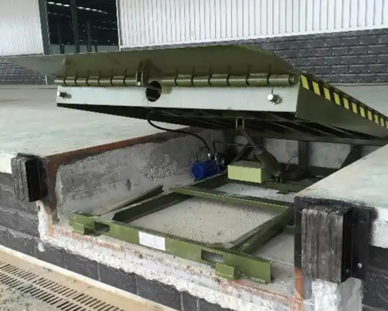 Instalação no local Dock Door Levelers Workshop Automática Dock Plate 25000-40000LBS Design seguro com acabamento galvanizado