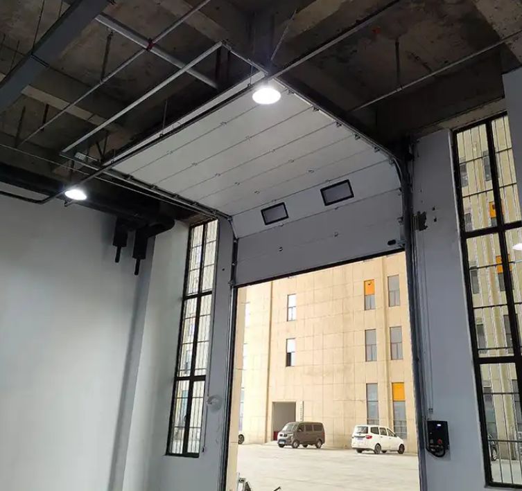 Vinyl Threshold Sectional Overhead Door 50mm-80mm espessura nova industrial térmico isolado de forma segura porta automática para oficina porta de garagem