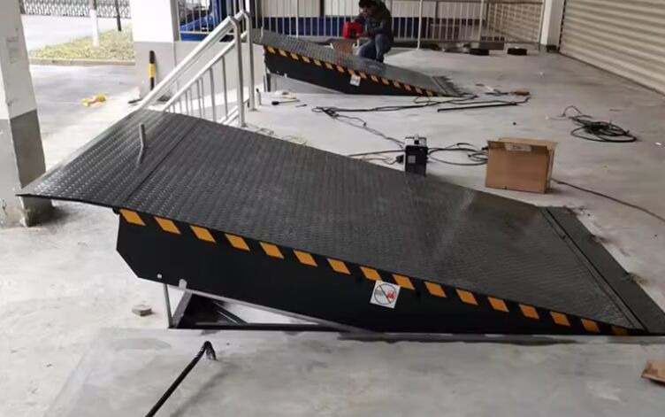 Plataformas Hidráulicas para Armazém com Capacidade de 8T /10T em Toneladas, Tamanho Personalizável, Niveladores de Docas Automáticos para Oficina, Portas de Docas, Design Seguro de 25000-40000LBS