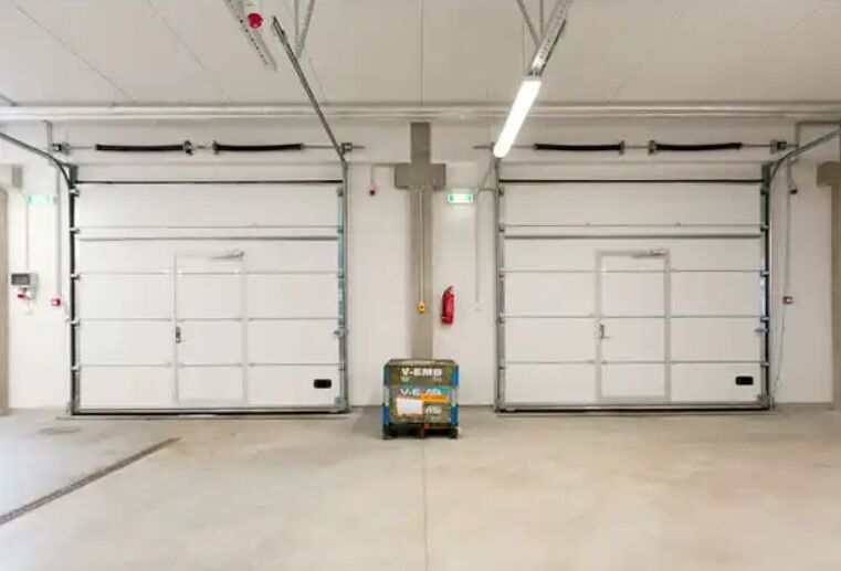 Fábrica de Armazém Automático da China Portas de Área Superior Seccional Exterior Customizadas de Aço Portas Industriais de Estação Comercial de Bombeiros