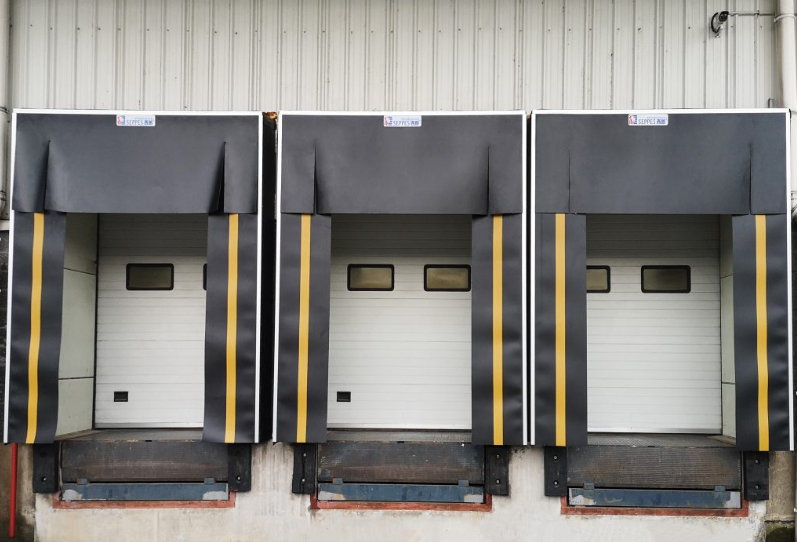 Sistema de carregamento ajustável de aço galvanizado para docas industriais, solução durável para áreas de carga de armazéns